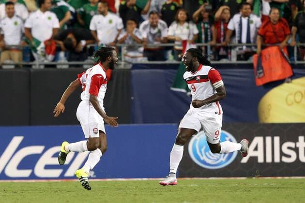 Aktuell Fußball, Gold Cup, Mexiko - Trinidad und Tobago 15 July 2015: Yohance Marshall (TRI) (18) celebrates his goal deep into stoppage time with Kenwyne Jones (TRI) (9) that tied the game at 4-4. The Mexico Men s national team Nationalteam played the Trinidad & Tobago Men s National Team at Bank of America Stadium in Charlotte, NC in a 2015 CONCACAF Gold Cup Group C match. The game ended in a 4-4 tie. SOCCER: JUL 15 CONCACAF Gold Cup - Group Stage - Mexico v Trinidad Icon918150715236 EDITORIAL USE ONLY