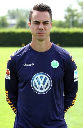 Torwart Diego Benaglio Einzelbild Portrait Portraet Porträt Oberkoerper Oberkörper Hochformat Fußball Fussball Bundesliga Fototermin Porträttermin DFL 2015 2016 Saison 2015 2016 16.07.2015 VfL Wolfsburg Trainingsplatz am VfL-Center