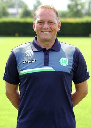 Assistenztrainer Dirk Bremser Einzelbild Portrait Portraet Porträt Oberkoerper Oberkörper Hochformat Fußball Fussball Bundesliga Fototermin Porträttermin DFL 2015 2016 Saison 2015 2016 16.07.2015 VfL Wolfsburg Trainingsplatz am VfL-Center