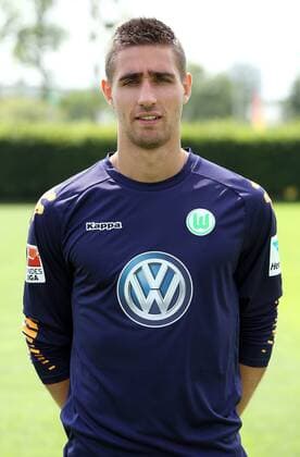 Torwart Koen Casteels Einzelbild Portrait Portraet Porträt Oberkoerper Oberkörper Hochformat Fußball Fussball Bundesliga Fototermin Porträttermin DFL 2015 2016 Saison 2015 2016 16.07.2015 VfL Wolfsburg Trainingsplatz am VfL-Center