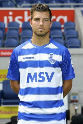 Fussball, 2. Bundesliga, Deutschland, Herren, Porträttermin Saison 2015 2016, MSV Duisburg: Kevin Wolze (MSV). Einzelbild, Portrait, Porträt.
