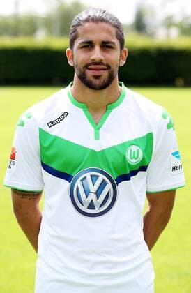 Ricardo Rodriguez Einzelbild Portrait Portraet Porträt Oberkoerper Oberkörper Hochformat Fußball Fussball Bundesliga Fototermin Porträttermin DFL 2015 2016 Saison 2015 2016 16.07.2015 VfL Wolfsburg Trainingsplatz am VfL-Center