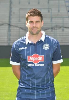 16.07.2015, Fussball, 2. LIGA, Saison 2015 2016, SCHÜCO-ARENA, BIELEFELD DSC ARMINIA BIELEFELD, PORTRAITTERMIN 2015 2016 Florian Dick (Arminia Bielefeld), Portrait, Aktion, Einzelbild, Hoch