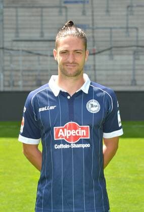 16.07.2015, Fussball, 2. LIGA, Saison 2015 2016, SCHÜCO-ARENA, BIELEFELD DSC ARMINIA BIELEFELD, PORTRAITTERMIN 2015 2016 David Ulm (Arminia Bielefeld), Portrait, Aktion, Einzelbild, Hoch