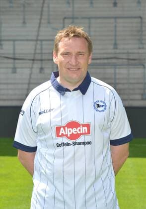 16.07.2015, Fussball, 2. LIGA, Saison 2015 2016, SCHÜCO-ARENA, BIELEFELD DSC ARMINIA BIELEFELD, PORTRAITTERMIN 2015 2016 Dirk Westerhold (Busfahrer und Betreuer Arminia Bielefeld), Portrait, Aktion, Einzelbild, Hoch