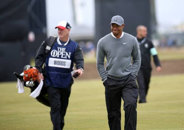 Aktuell Golf - The 144th Open Championship American Tiger Woods smiles for the spectators on the 15th fairway on the first day of the 144th Open Championship in St.Andrews, Scotland on July 16, 2015.  LON2015071639 HUGOxPHILPOTT