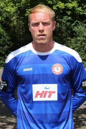 Fototermin des SC Fortuna Köln ( Dritte Liga ) am Donnerstag, 16. Juli 2015, im Südstadion Köln. Torhüter Andre Poggenborg Fortuna Köln Porträttermin 2015 2016