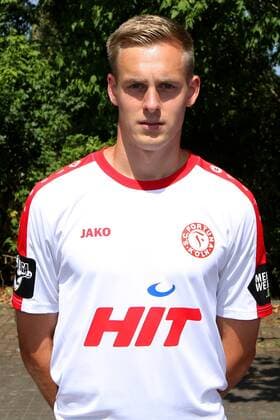Fototermin des SC Fortuna Köln ( Dritte Liga ) am Donnerstag, 16. Juli 2015, im Südstadion Köln. Lars Bender Fortuna Köln Porträttermin 2015 2016