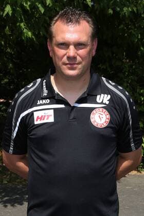 Fototermin des SC Fortuna Köln ( Dritte Liga ) am Donnerstag, 16. Juli 2015, im Südstadion Köln. Trainer Uwe Koschinat Fortuna Köln Porträttermin 2015 2016