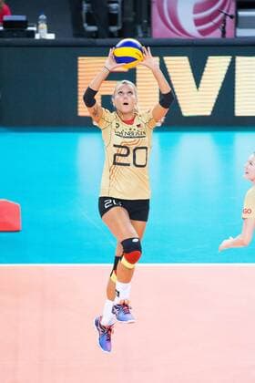 Stuttgart Zuspiel Mareen Apitz 20 (Deutschland Germany) FIVB World Grand Prix 2015 in Stuttgart: Deutschland gegen Dominikanische Republik Volleyball, FIVB World Grand Prix, Laenderspiel, Nationalmannschaft, Schmetterlinge, Stuttgart, Porsche-Arena, Damen, Frauen, female, Deutschland, Dominikanische Republik, Serbien, Tuerkei, DVV, FIVB, Deutscher Volleyball Verband Copyright: Wuechner Eibner-Pressefoto EP_NWR