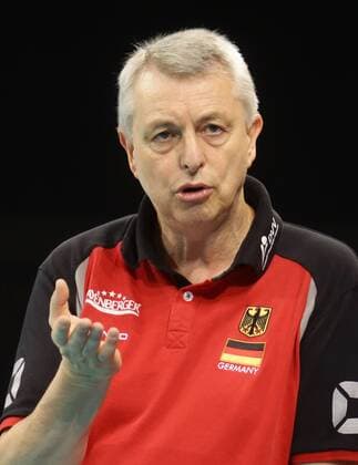 Stuttgart , Volleyball World Grand Prix Deutschland vs. Dominikanische Republik , Trainer Luciano Pedulla ( GER )