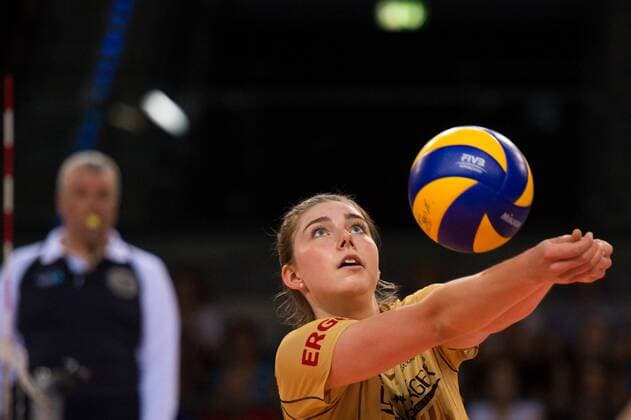 16.07.2015, Porsche Arena, Stuttgart Volleyball, World Grand Prix 2015, Gruppe I, Deutschland vs. Dominikanische Republik Zuspiel Wiebke Silge ( 18 GER)
