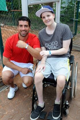 17.07.2015 Darmstadt, Tennis-Trophy bei TEC Darmstadt zugunsten des Projekts DU MUSST KÄMPFEN - Spenden für an Krebs erkrankte Kinder und Jugendliche. der krebserkrankte Jonathan (Johnny) Heimes und Fussballer Elton da Costa