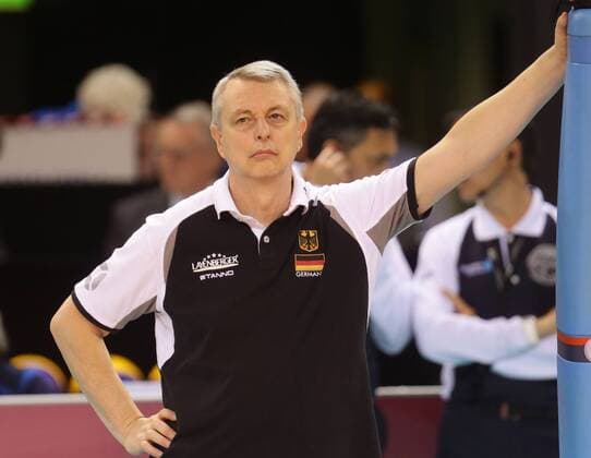 Stuttgart , Volleyball World Grand Prix Deutschland vs. Türkei , Trainer Luciano Pedulla ( GER )