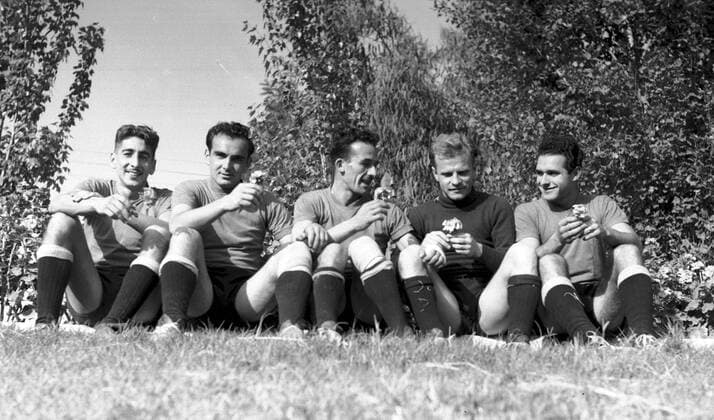 FIFA Weltmeisterschaft 1950 - Training Uruguay - Alcides Ghiggia, Julio Perez, Oscar Miguez, Juan Alberto Schiaffino und Ernesto Patrullero Vidal - - ZUMAe61_