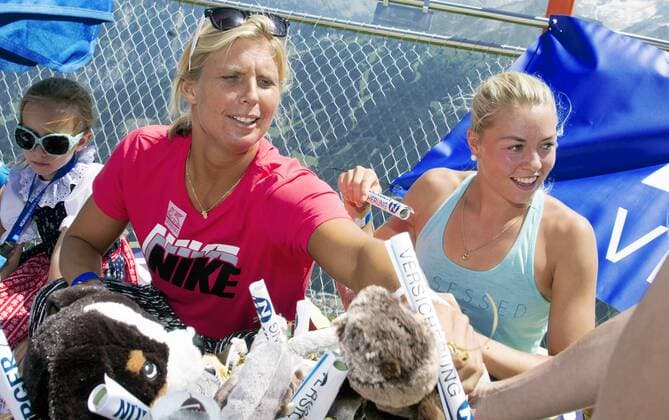 TENNIS - WTA Tennis Damen Nuernberger Gastein Ladies BAD GASTEIN,AUSTRIA,19.JUL.15 - TENNIS - WTA Tour, Nuernberger Gastein Ladies. Image shows Sandra Klemenschits (AUT) and Carina Witthoeft (GER). GEPAxpictures xMatthiasxHauer