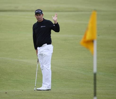 Ireland s Padraig Harrington waves to the spectators on the eigteenth green during the third round at the 144th Open Championship, St.Andrews on July 19 2015.  LON2015071925 HUGOxPHILPOTT