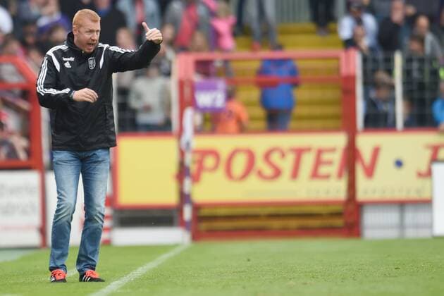 Osnabrueck, Deutschland 19. Juli 2015: Testspiel 15 16 - VfL Osnabrueck vs. FC Schalke 04 Trainer Maik Walpurgis (Osnabrueck) unzufrieden enttäuscht enttaeuscht niedergeschlagen. mt