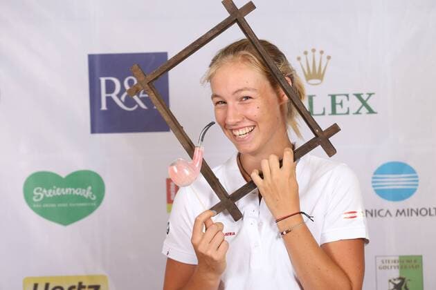 Aktuell Golf Damen, International European Ladies Amateur Championship - Fotoshooting GOLF - IELAC 2015, photo shoot FROHNLEITEN,AUSTRIA,20.JUL.15 - GOLF - EGA, European Golf Association, International European Ladies Amateur Championship, GC Murhof, photo shooting. Image shows Leonie Bettel (AUT). GEPAxpictures xChristianxWalgram