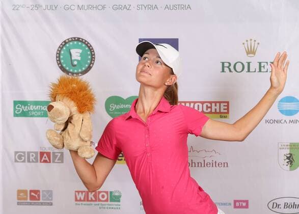 Aktuell Golf Damen, International European Ladies Amateur Championship - Fotoshooting GOLF - IELAC 2015, photo shoot FROHNLEITEN,AUSTRIA,20.JUL.15 - GOLF - EGA, European Golf Association, International European Ladies Amateur Championship, GC Murhof, photo shooting. Image shows Emelie Alpe (SWE). GEPAxpictures xChristianxWalgram