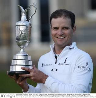 Aktuell Golf - Zach Johnson gewinnt im Stechen die British Open - The 144th Open Championship American Zach Johnson holds the Claret Jug after winning the 144th Open Championship, St.Andrews on July 20 2015. Zach Johnson won in a playoff against Louis Oosthuizen and Marc Leishman  LON2015072025 HUGOxPHILPOTT