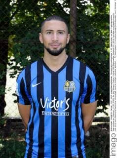 Mannschaftsshooting beim 1. FC Saarbrücken auf dem Trainingsplatz in Saarbrücken am Mittwoch (22.07.2015). Im Bild: Mounir Chaftar.