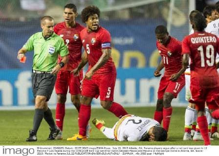 July 22, 2015 Atlanta, GA: Panama players argue after a red card was given to 10 Panama F Luis Tejada during the CONCACAF Gold Cup semifinal match between Mexico and Panama at the Georgia Dome in Atlanta, GA. Soccer 2015: Mexico vs Panama JUL 22 - ZUMAc04_