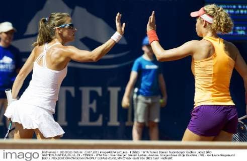 TENNIS - WTA Tennis Damen Nuernberger Gastein Ladies BAD GASTEIN,AUSTRIA,23.JUL.15 - TENNIS - WTA Tour, Nuernberger Gastein Ladies, doubles. Image shows Alicja Rosolska (POL) and Laura Siegemund (GER). GEPAxpictures xMatthiasxHauer