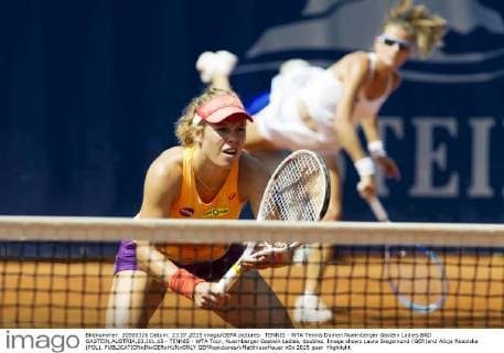TENNIS - WTA Tennis Damen Nuernberger Gastein Ladies BAD GASTEIN,AUSTRIA,23.JUL.15 - TENNIS - WTA Tour, Nuernberger Gastein Ladies, doubles. Image shows Laura Siegemund (GER)and Alicja Rosolska (POL). GEPAxpictures xMatthiasxHauer