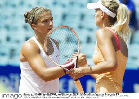 TENNIS - WTA Tennis Damen Nuernberger Gastein Ladies BAD GASTEIN,AUSTRIA,23.JUL.15 - TENNIS - WTA Tour, Nuernberger Gastein Ladies. Image shows Sara Errani (ITA) and Maryna Zanevska (UKR). GEPAxpictures xMatthiasxHauer