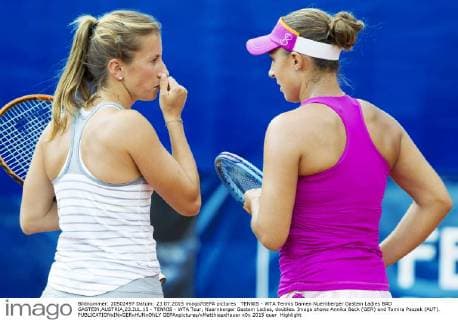 TENNIS - WTA Tennis Damen Nuernberger Gastein Ladies BAD GASTEIN,AUSTRIA,23.JUL.15 - TENNIS - WTA Tour, Nuernberger Gastein Ladies, doubles. Image shows Annika Beck (GER) and Tamira Paszek (AUT). GEPAxpictures xMatthiasxHauer
