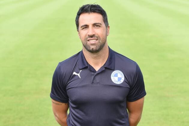 Lotte, Deutschland 23. Juli 2015: Porträttermin 2015 2016 - Sportfreunde Lotte OFFIZIELLES MANNSCHAFTSFOTO SAISON 2015 2016 SF LOTTE Trainer Ismail Atalan (Lotte) mt