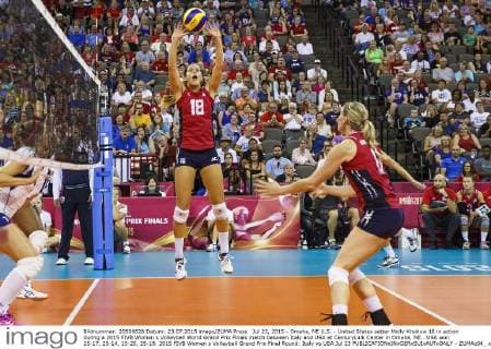 Jul 23, 2015 - Omaha, NE U.S. - United States setter Molly Kreklow 18 in action during a 2015 FIVB Women s Volleyball World Grand Prix Finals match between Italy and USA at CenturyLink Center in Omaha, NE...USA won 25-17, 25-14, 15-25, 25-18. 2015 FIVB Women s Volleyball Grand Prix Final Round: Italy vs USA Jul 23 - ZUMAc04_