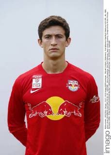 Aktuell Fußball, Österreich, Porträttermin Red Bull Salzburg SOCCER - BL, RBS, photo shoot SALZBURG,AUSTRIA,15.JUL.15 - SOCCER - tipico Bundesliga, Red Bull Salzburg, team photo shooting. Image shows Airton Moraes Michellon (RBS). GEPAxpictures xFelixxRoittner