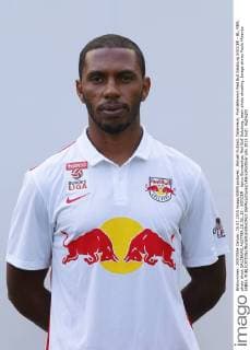 Aktuell Fußball, Österreich, Porträttermin Red Bull Salzburg SOCCER - BL, RBS, photo shoot SALZBURG,AUSTRIA,15.JUL.15 - SOCCER - tipico Bundesliga, Red Bull Salzburg, team photo shooting. Image shows Paulo Miranda (RBS). GEPAxpictures xFelixxRoittner