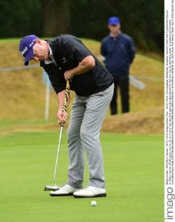 24.07.2015. Sunningdale, Berkshire, England. Seniors Open Golf Tournament Round 2. Glenn Joyner (AUS) putts out on 16 on a very wet day that sees play abandoned for the day due to standing water on greens and fairways. xJonxBromleyx  ActionPlus11643028