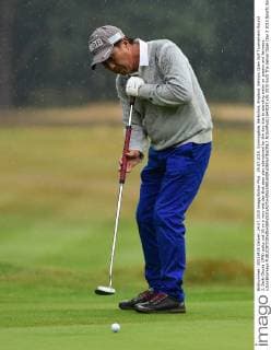 24.07.2015. Sunningdale, Berkshire, England. Seniors Open Golf Tournament Round 2. Seiki Okuda (JPN) putts out 16 on a very wet day that sees play abandoned for the day due to standing water on greens and fairways. xJonxBromleyx  ActionPlus11643033