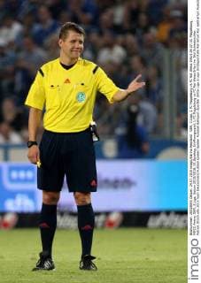 GER, 3.Liga, 1.FC Magdeburg vs FC Rot Weiss Erfurt 24.07.15, Magdeburg, MDCC-Arena, GER, 3.Liga, Saison 2015 2016, 01.Spieltag, Eröffnungsspiel, 1.FC Magdeburg vs FC Rot Weiss Erfurt im Bild Schiedsrichter Patrick Ittrich
