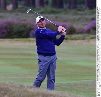 25.07.2015. Sunningdale, Berkshire, England. Seniors Open Golf during the rain delayed Tournament Round 2. Fred Couples on 5th fairway xJonxBromleyx  ActionPlus11643231