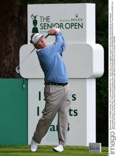 25.07.2015. Sunningdale, England. Seniors Open Golf during the rain delayed Tournament Round 2. Michael Allen (USA) drives xJonxBromleyx  ActionPlus11643237