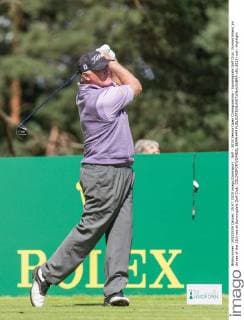 Golf - 2015 Senior Open Championship - Sunningdale Golf Club. Gordon Brand jnr drives of the 11th tee at Sunningdale Golf Club. COLORSPORT DANIEL BEARHAM 