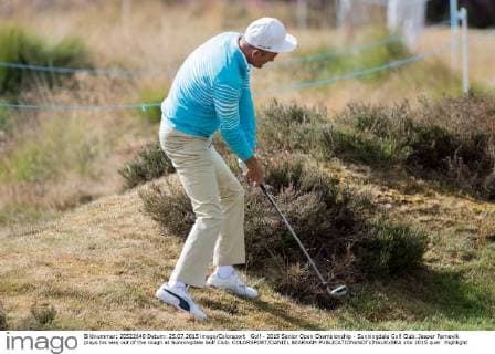 Golf - 2015 Senior Open Championship - Sunningdale Golf Club. Jesper Parnevik plays his way out of the rough at Sunningdale Golf Club. COLORSPORT DANIEL BEARHAM 