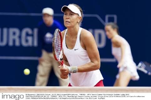 TENNIS - WTA Tennis Damen Nuernberger Gastein Ladies BAD GASTEIN,AUSTRIA,26.JUL.15 - TENNIS - WTA Tour, Nuernberger Gastein Ladies, doubles. Image shows Lucie Hradecka (CZE) and Lara Arruabarrena (ESP). GEPAxpictures xMatthiasxHauer