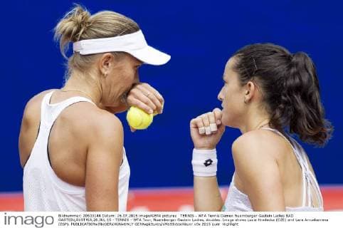 TENNIS - WTA Tennis Damen Nuernberger Gastein Ladies BAD GASTEIN,AUSTRIA,26.JUL.15 - TENNIS - WTA Tour, Nuernberger Gastein Ladies, doubles. Image shows Lucie Hradecka (CZE) and Lara Arruabarrena (ESP). GEPAxpictures xMatthiasxHauer