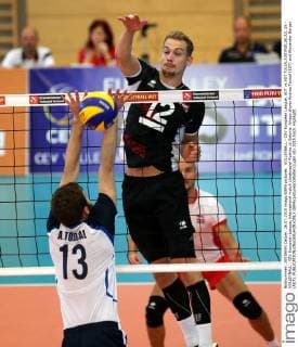 VOLLEYBALL - CEV European League, AUT vs EST TULLN,AUSTRIA,26.JUL.15 - VOLLEYBALL - CEV European League, international match Länderspiel Austria vs Estonia. Image shows Andres Toobal (EST) and Alexander Berger (AUT). GEPAxpictures xWalterxLuger