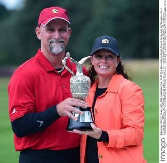 25.07.2015. Sunningdale, Berkshire, England. Seniors Open Golf Tournament Round 4. Marco Dawson (USA) and his wife Heather show the trophy he won with a -16, one shot ahead of Bernard Langer (Ger) at -15 xJonxBromleyx  ActionPlus11644196
