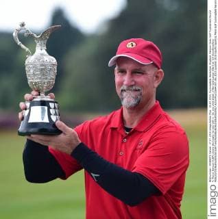 25.07.2015. Sunningdale, Berkshire, England. Seniors Open Golf Tournament Round 4. Marco Dawson (USA) shows the trophy he won with a -16, one shot ahead of Bernard Langer (Ger) at -15 xJonxBromleyx  ActionPlus11644197