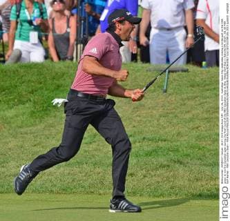 July 26, 2015: Australian Jason Day celebrates sinking a birdie putt on the 18th green to win the Canadian open during the final round of the RBC Canadian Open at Glen Abbey Golf Club in Oakville ON. GOLF: JUL 26 PGA Golf Herren - RBC Canadian Open - Final Round Icon1507263708 EDITORIAL USE ONLY