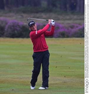 26.07.2015. Sunningdale, Berkshire, England. Seniors Open Golf Tournament Round 4. Bernhard Langer (GER) second shot on 5th as he keeps close to the leaders xJonxBromleyx  ActionPlus11644317