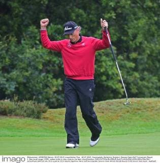 26.07.2015. Sunningdale, Berkshire, England. Seniors Open Golf Tournament Round 4. Bernhard Langer (GER) makes birdie to stay close to the lead xJonxBromleyx  ActionPlus11644319